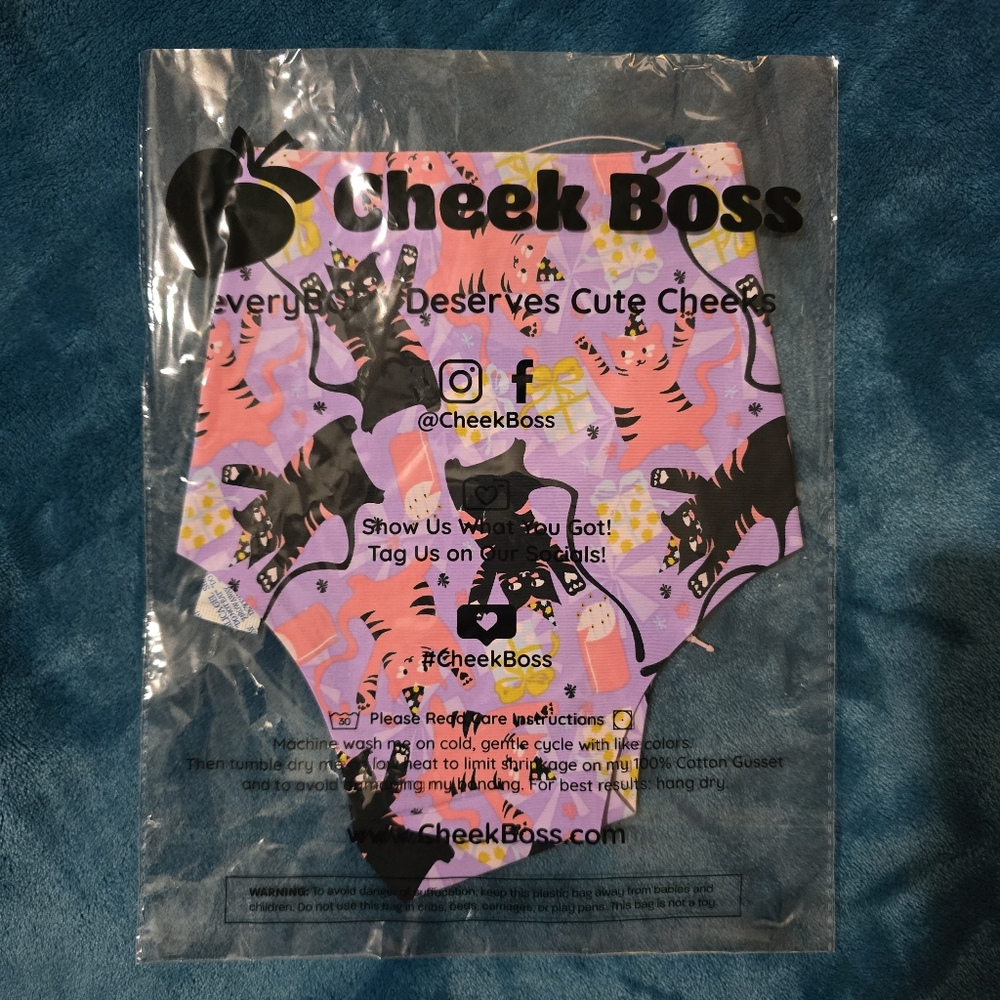 NWT Cheek Boss - No Show Cheeky